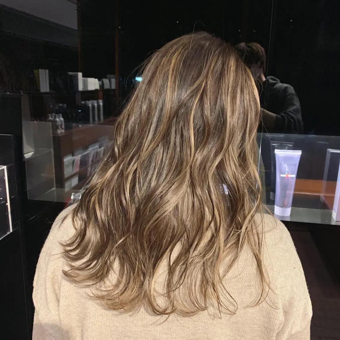 ミディアム カット ヘアカラー トリートメント 神戸でブリーチなら puty/レイヤーのヘアスタイル