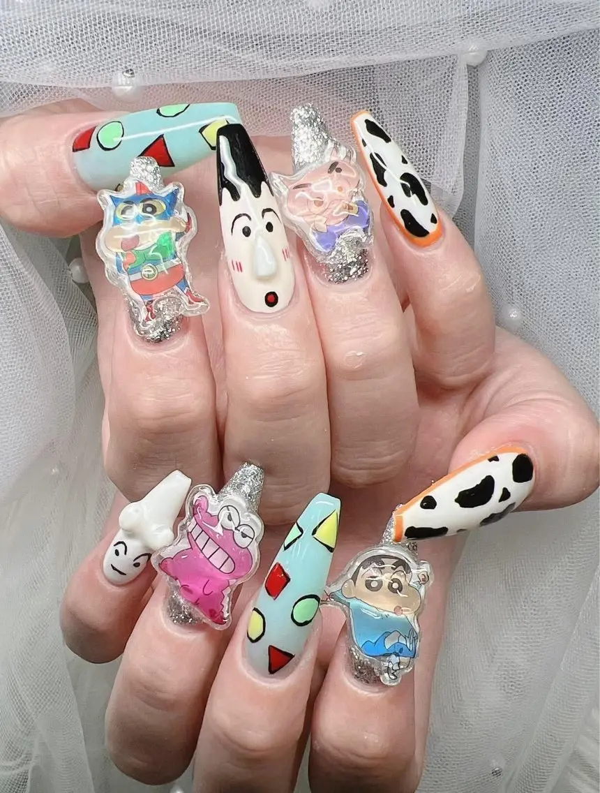 ネイル 長さ出し キラキラネイル マグネットネイル ネイルチップ 冬ネイル ハンドネイル Lee Nailsのネイルデザイン