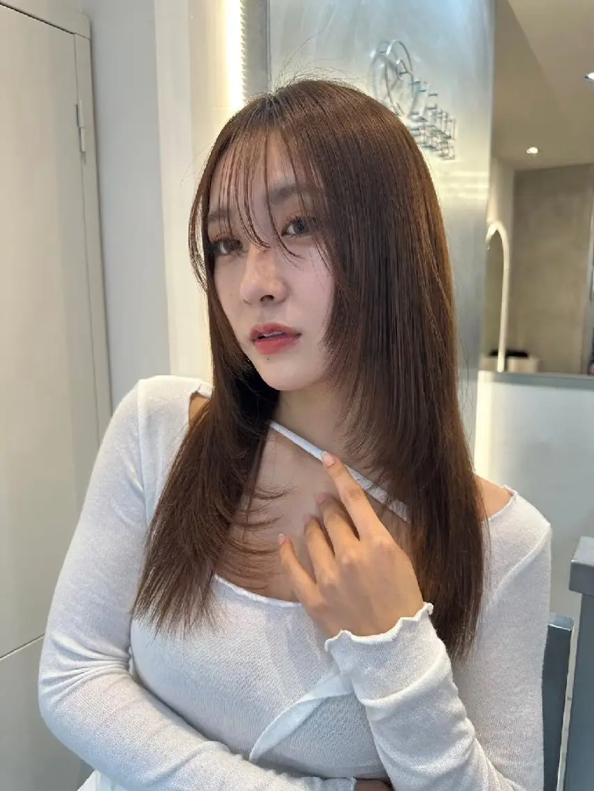 セミロング カラー 髪質改善✨️レイヤー ✨️艶髪✨️佐藤宏紀のヘアスタイル