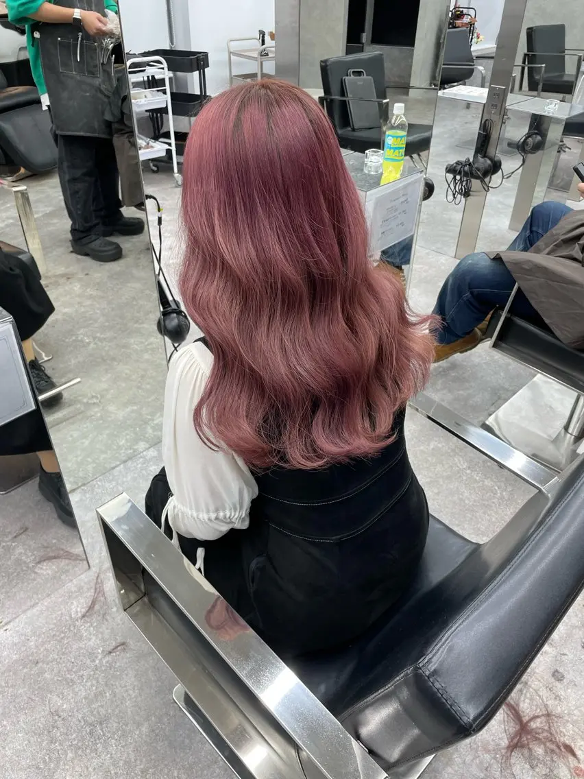 ロング カラー ヘアアレンジ ベージュカラー ブリーチ ハイトーンカラー ピンクカラー ピンクベージュ ヘアカラー トリートメント 神戸三宮ダメージレス ブリーチ特化 麟太郎のヘアスタイル
