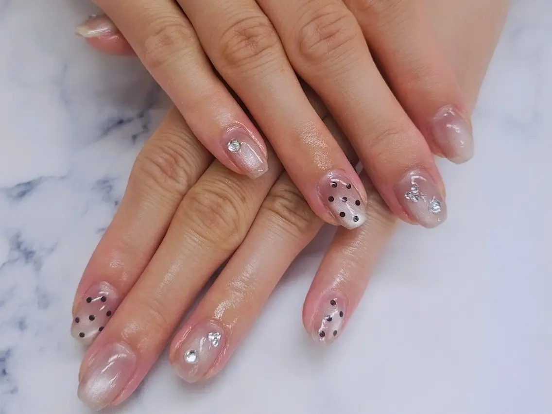 ネイル ドット NailSalon LuireYUUNAのネイルデザイン