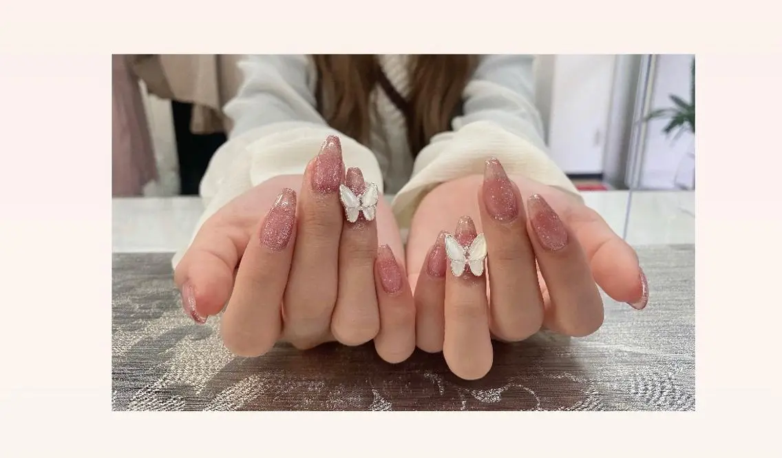 ネイル ハンドネイル I-nailロング /ワンホン/キラキラのネイルデザイン