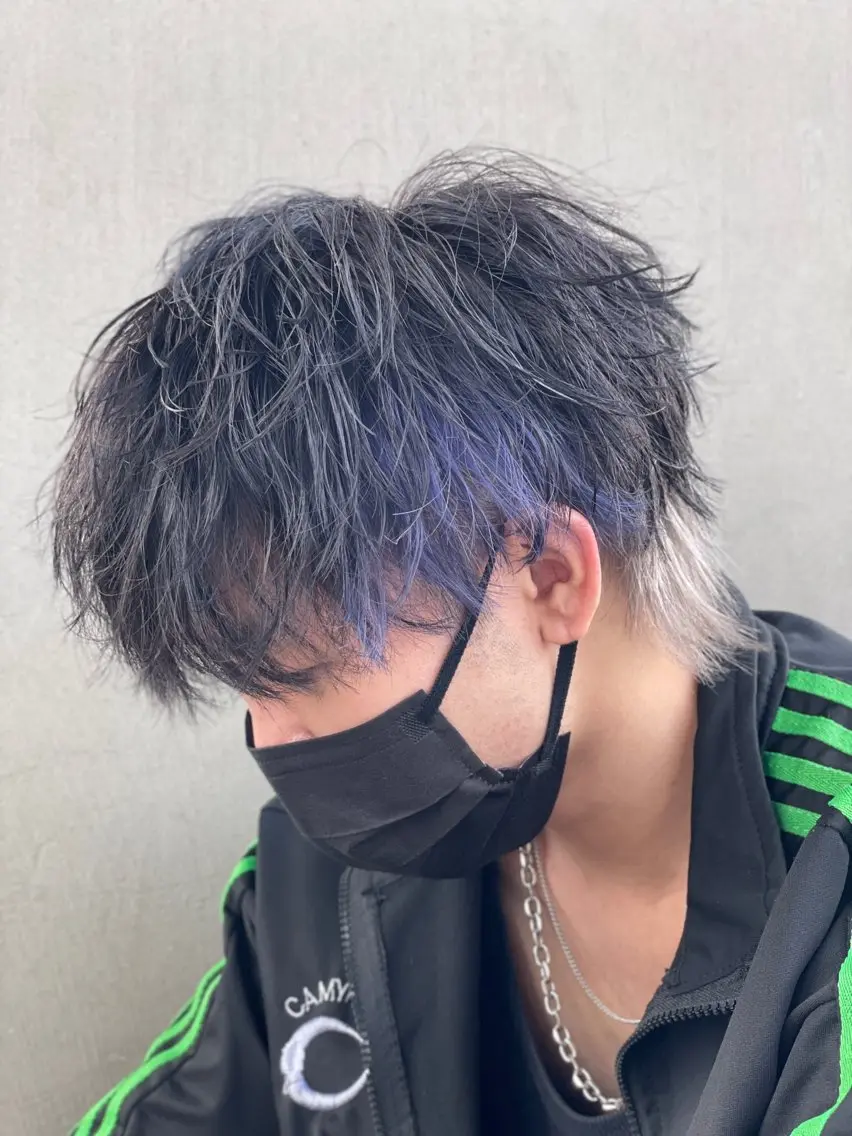 カラー メンズ メンズブリーチ ブリーチ デザインカラー ネイビーカラー メンズパーマ👑 Takashiのヘアスタイル