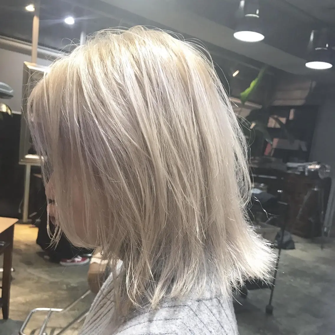 ショート カラー ベージュカラー ブリーチ ホワイトベージュ サロンドミルク 原宿のヘアスタイル