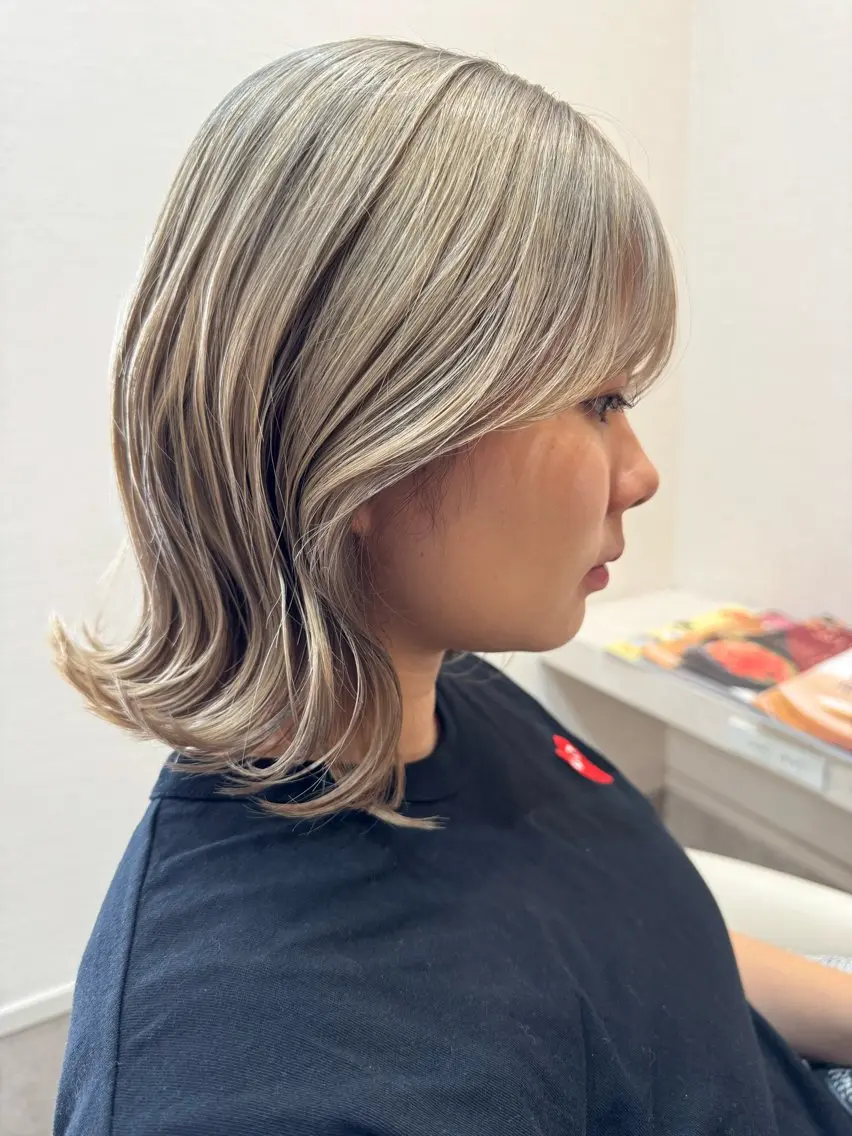 ミディアム カラー グレージュ カット ヘアカラー 伴藤 寿男のヘアスタイル