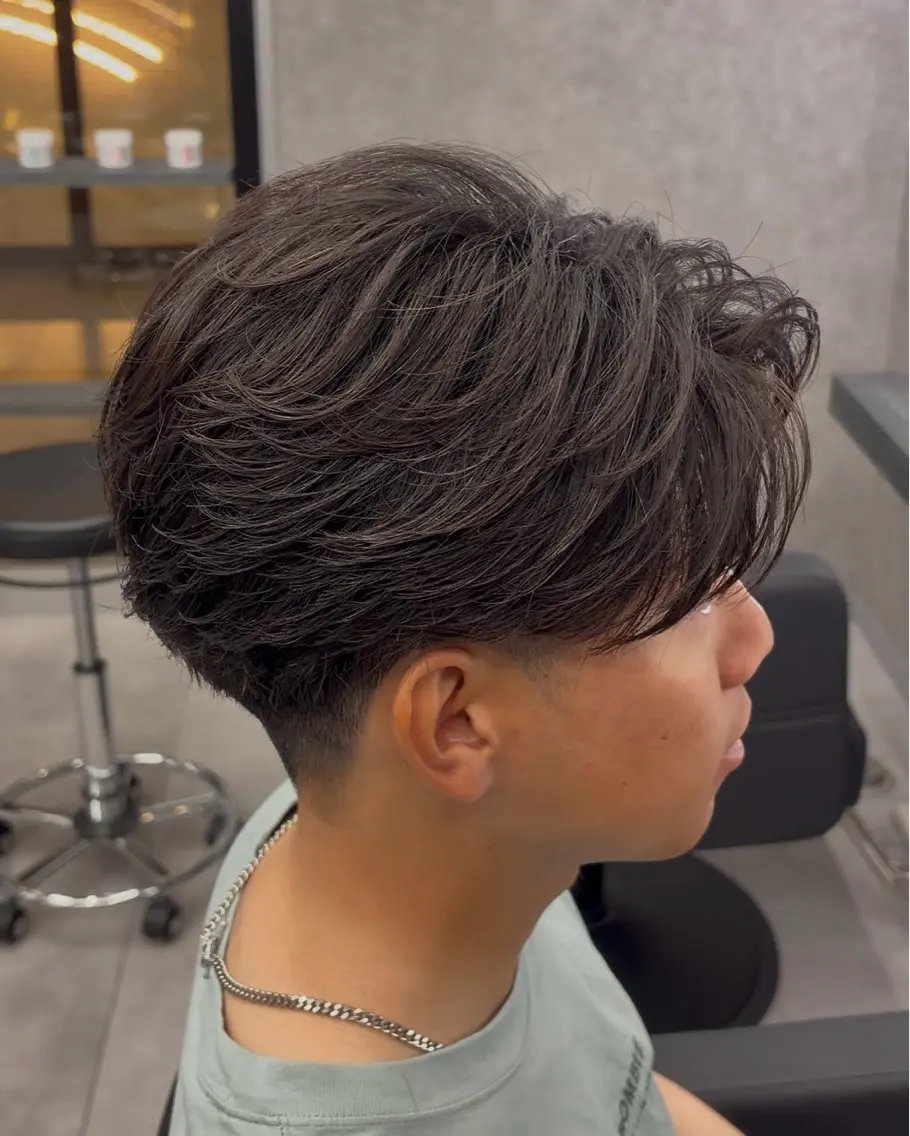 ミディアム パーマ ヘアアレンジ メンズ ミディアムパーマ フェザーパーマ メンズパーマ カット パーマ 【札幌メンズ特化】 🔥RIKU🔥のヘアスタイル