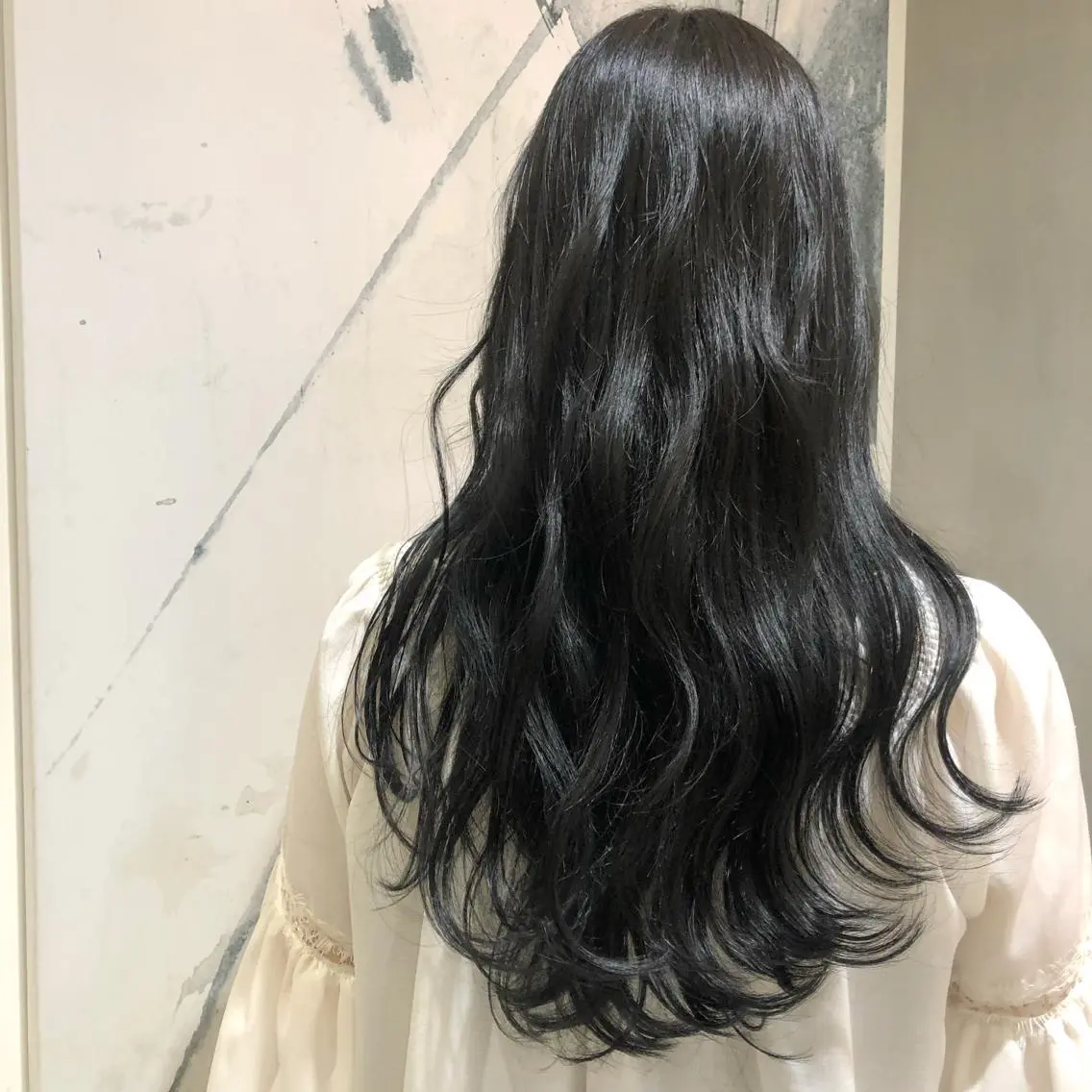 ロング カラー 黒髪 ブルーカラー ブルーブラック 透明感カラー 韓国風カラー カジュアルを女っぽく 𝗮𝘆𝗮𝗰𝗼のヘアスタイル