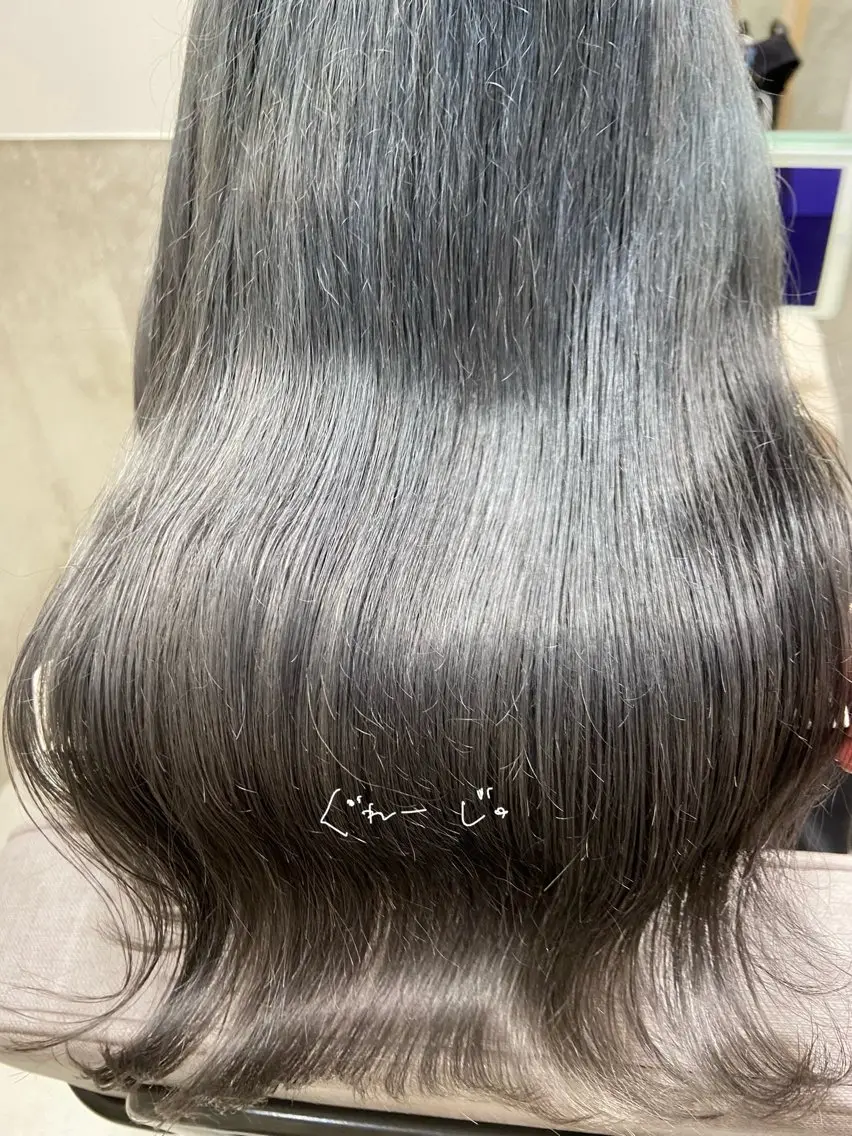 ロング カラー ヘアカラー しみず さきのヘアスタイル