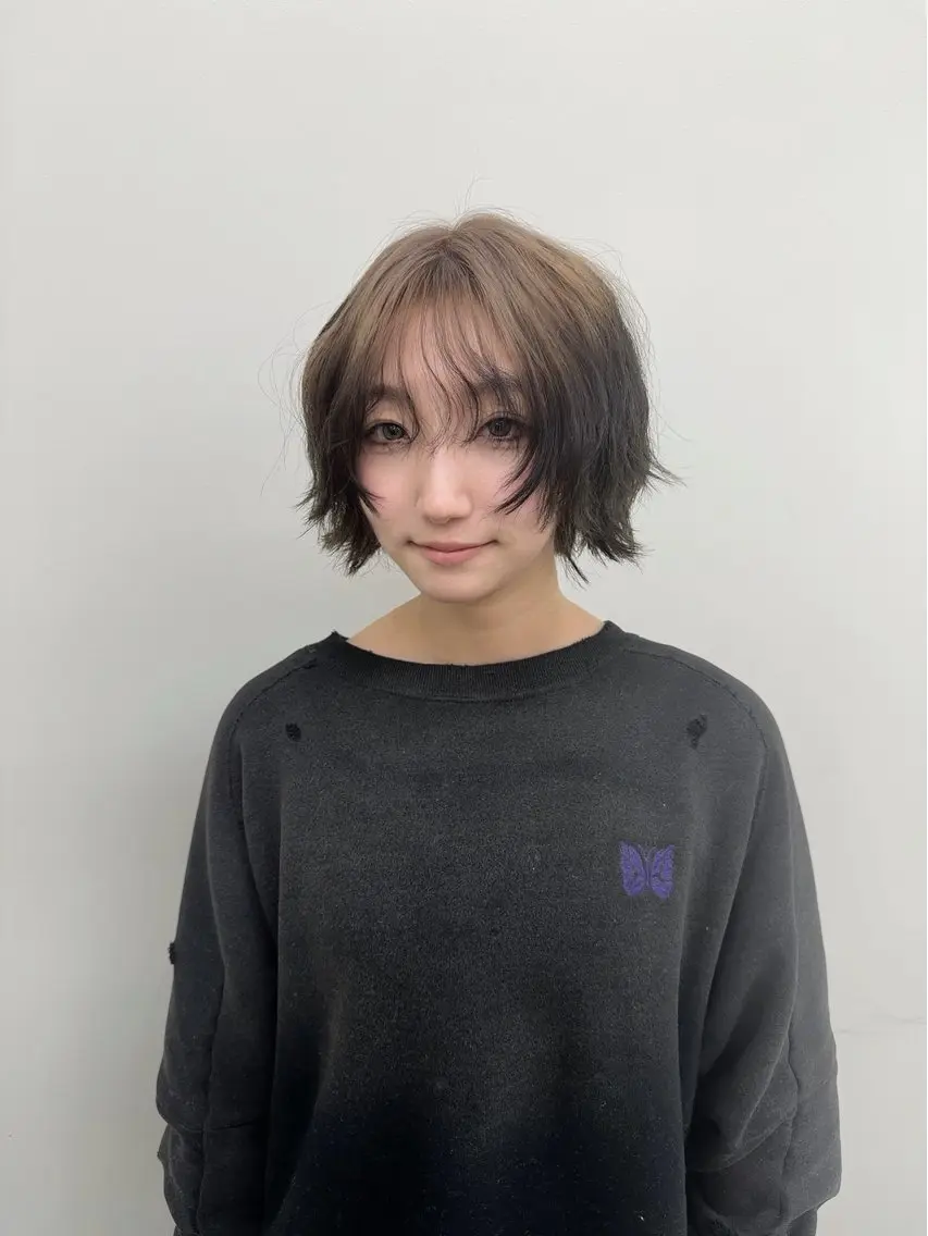 カラー デザインカラー ボブ ヘアカラー 羽エクステハイトーン naviRaikiのヘアスタイル