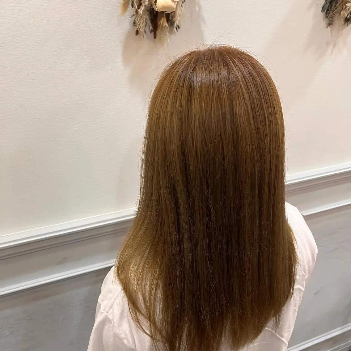 セミロング カラー ブリーチ ブリーチなしカラー よしだ しおりのヘアスタイル