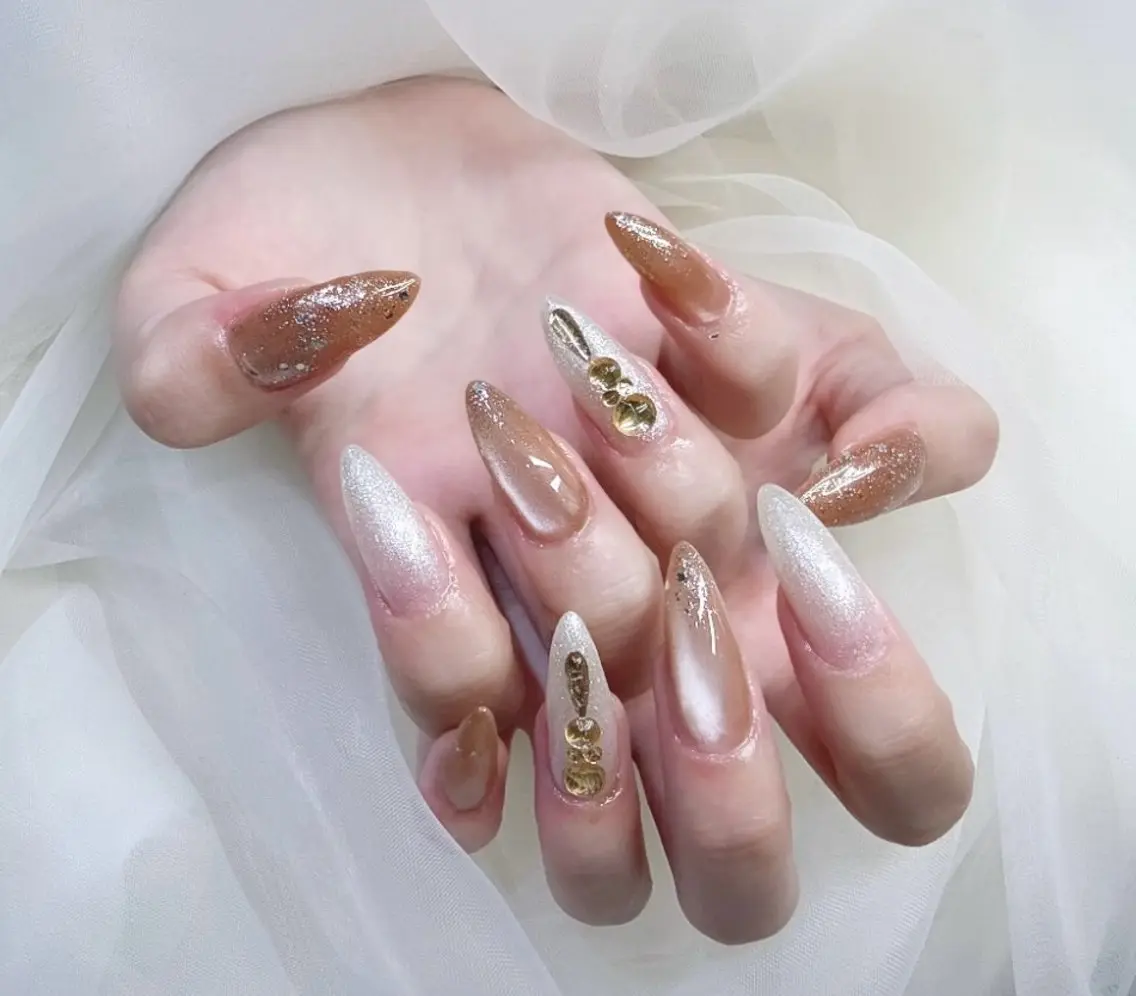 ネイル ゴールド 韓国ネイル ラメ(グリッター) ロングネイル シルバー ハンドネイル ハンドケア NailSalon✨ Écrinエクランのネイルデザイン