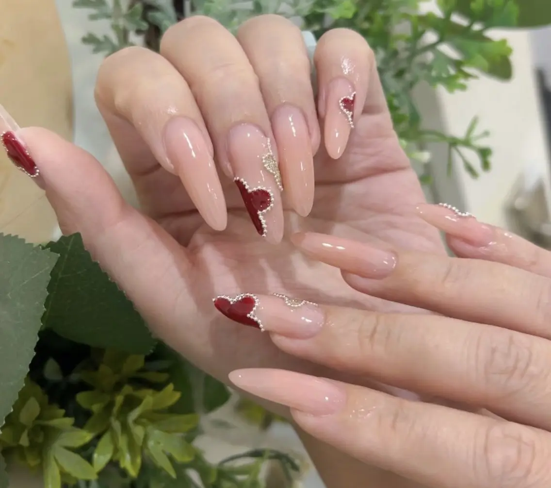 ネイル チークネイル フレンチネイル ジェルネイル ガーリー キラキラネイル ハンドネイル UM Nail Salonのネイルデザイン