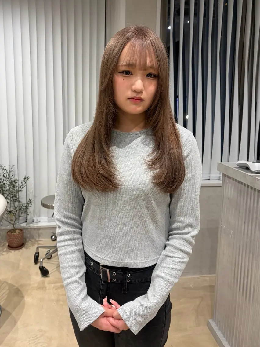 ロング ヘアカラー くすみカラーUni. wakabaのヘアスタイル