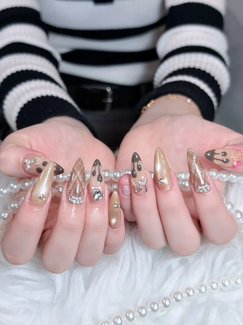 ネイル オーロラネイル ボルドー ブラウン 氷ネイル・うるうるネイル キラキラネイル Julli NailStudioのネイルデザイン