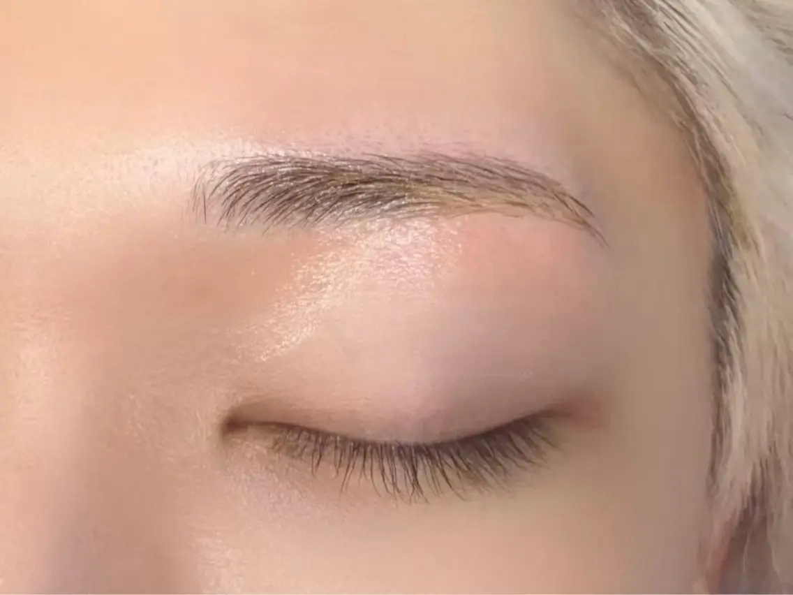 アイブロウ 🤍ruru🤍 ネイルまつげ🎀のネイルデザイン