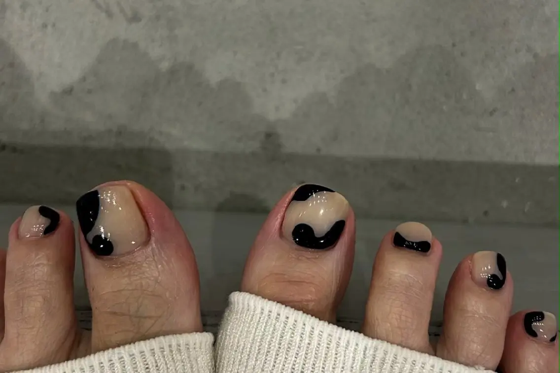 ネイル フットネイル シンプルネイル MARBLE nails🌀のネイルデザイン