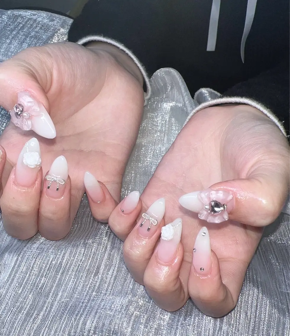 ネイル オーロラネイル チークネイル 長さ出し フットネイル フレンチネイル ハンドネイル Lee Nailsのネイルデザイン