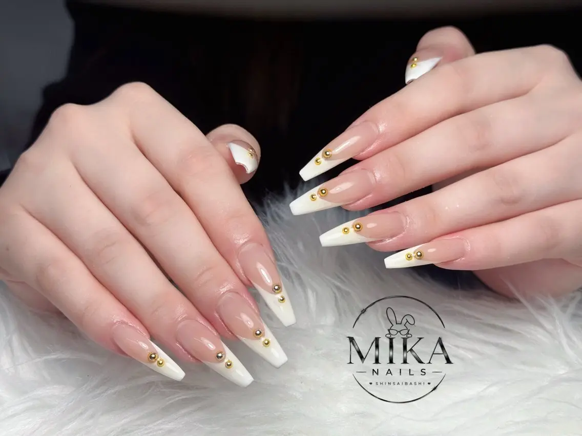 ネイル ガーリー キラキラネイル 韓国ネイル ロングネイル シンプルネイル ハンドネイル Genie Mika Nailsのネイルデザイン
