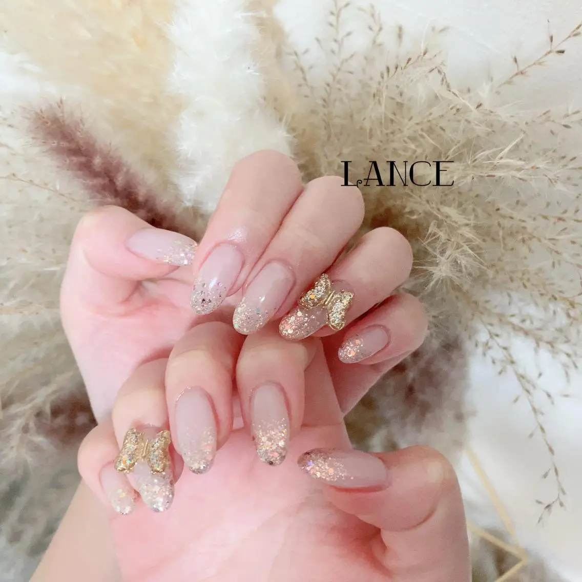 ミディアム ネイル オーロラネイル フレンチネイル キラキラネイル ワンホンネイル 冬ネイル ハンドネイル Lance nailのネイルデザイン