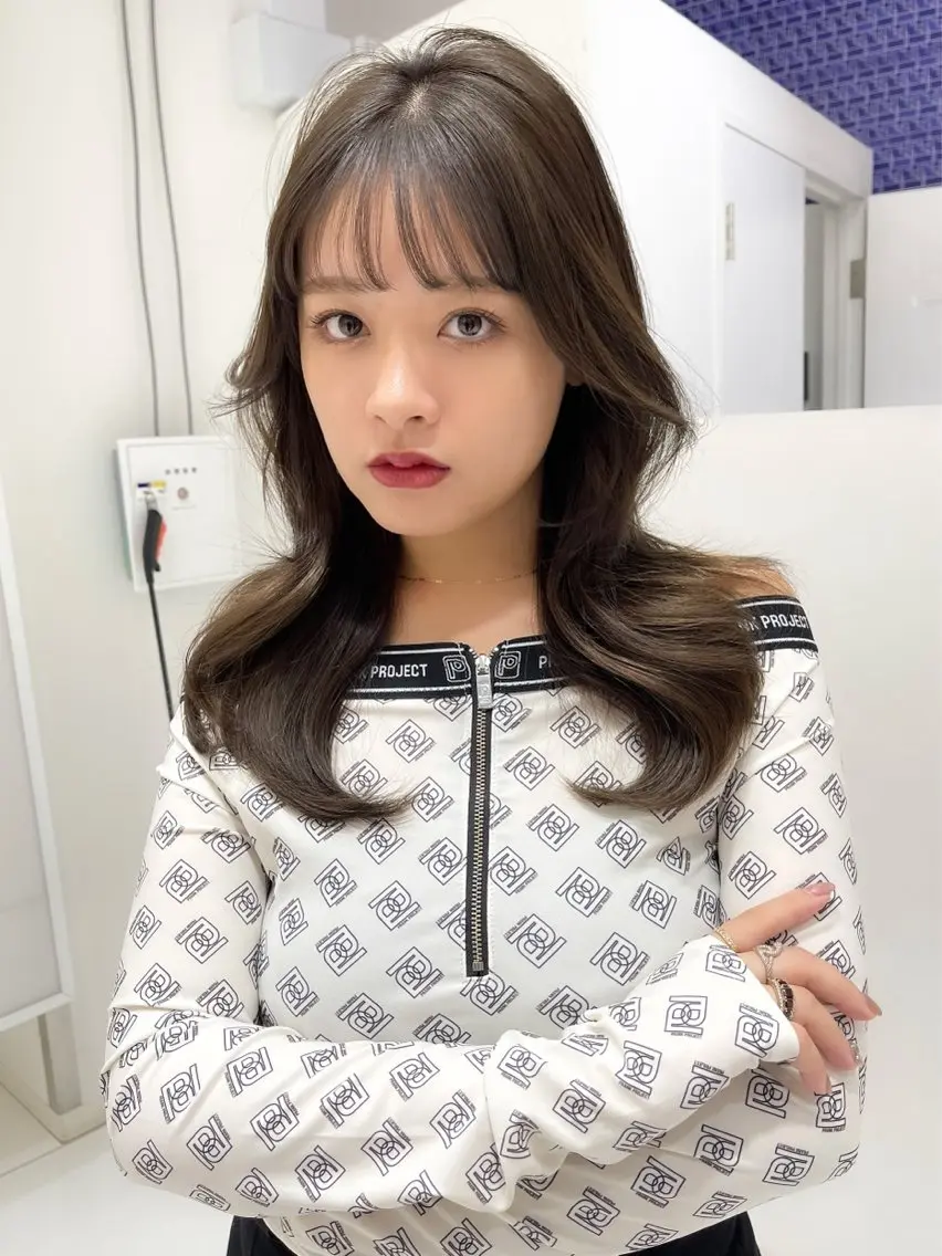 セミロング レイヤーカット 小山 悠のヘアスタイル