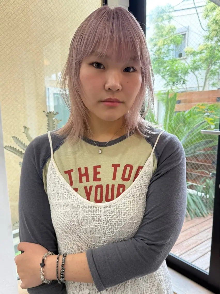 ミディアム ヘアカラー イシイ モエカのヘアスタイル