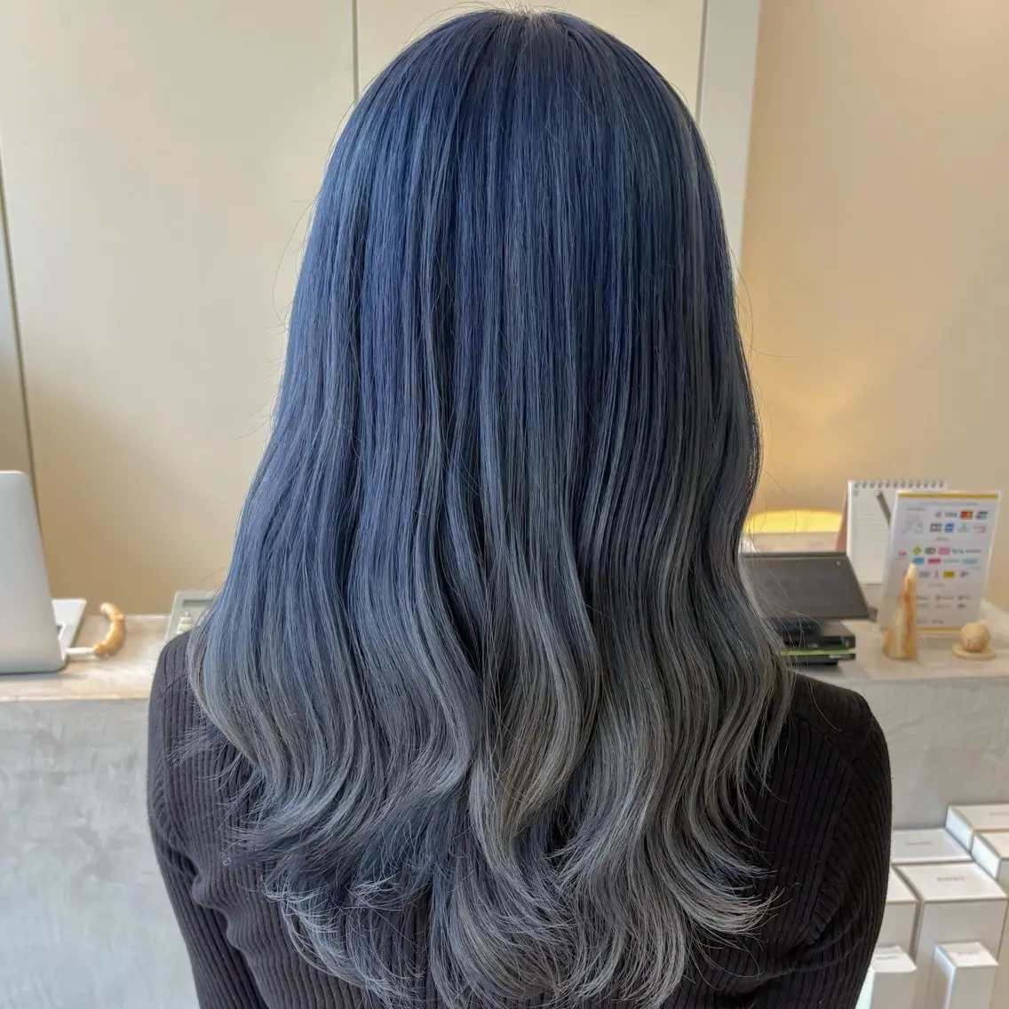 ロング カラー ブリーチ ブルーカラー 透明感カラー 安西 香利奈のヘアスタイル