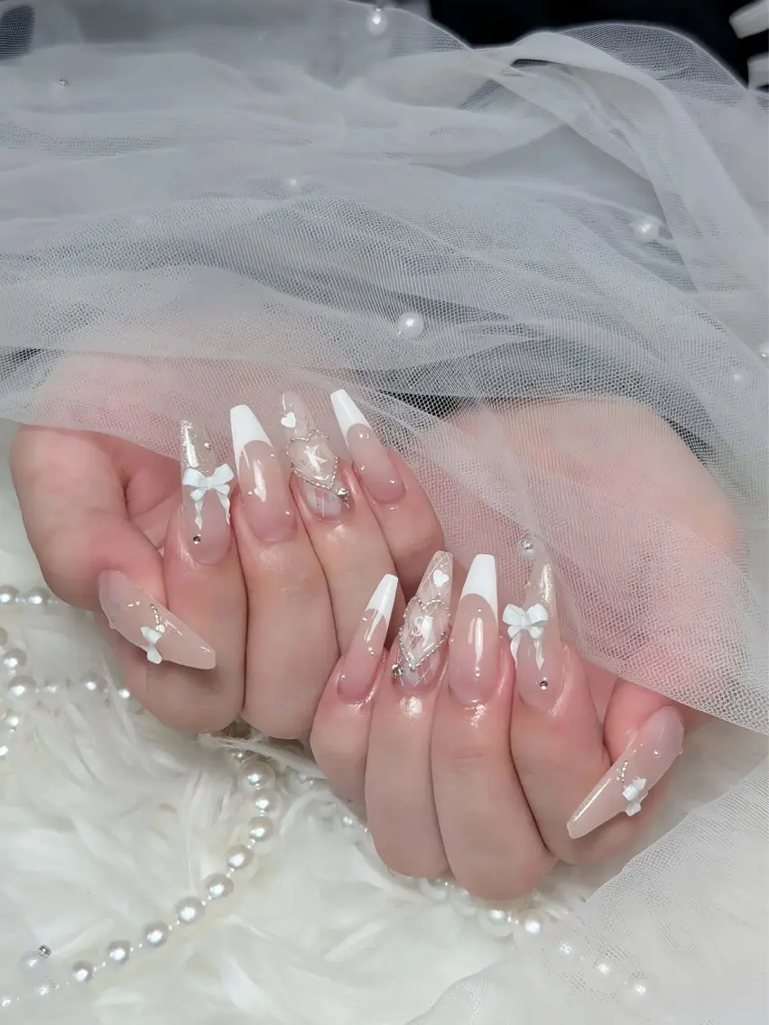 ネイル チークネイル ドット フレンチネイル グラデーション ハート ハンドネイル Julli NailStudioのネイルデザイン