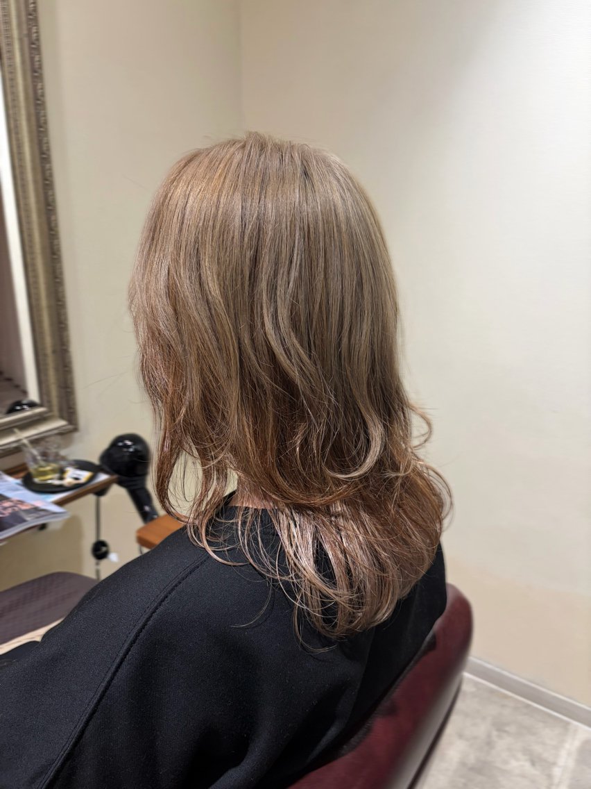 ロング カラー 西村 さくらのヘアスタイル