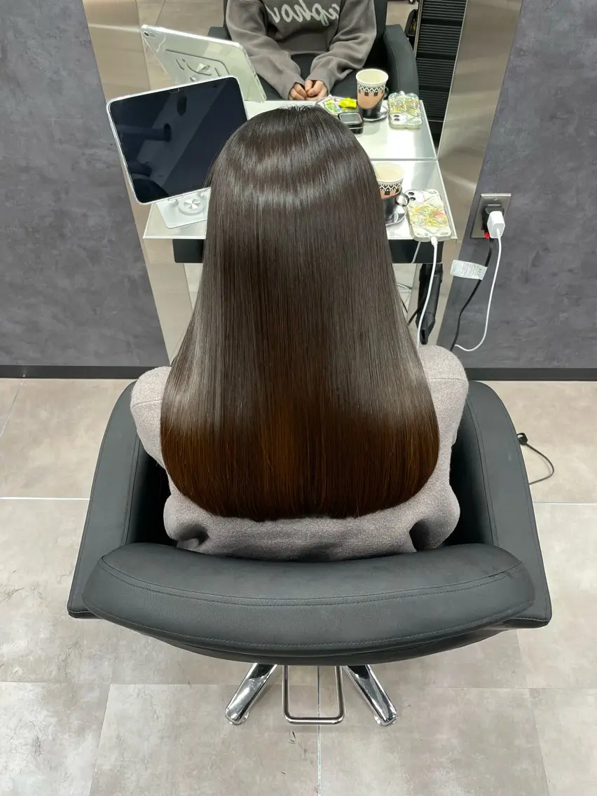 セミロング カット 縮毛矯正 トリートメント CYNTHIADUE 店長｜ IRISUのヘアスタイル
