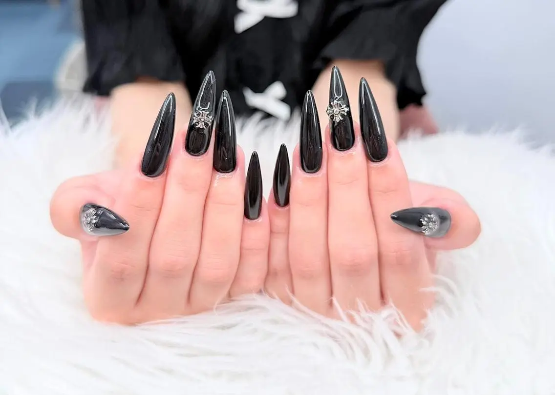 ネイル クリアネイル 韓国ネイル ロングネイル 持ち込み シルバー Melia Nail Nambaのネイルデザイン