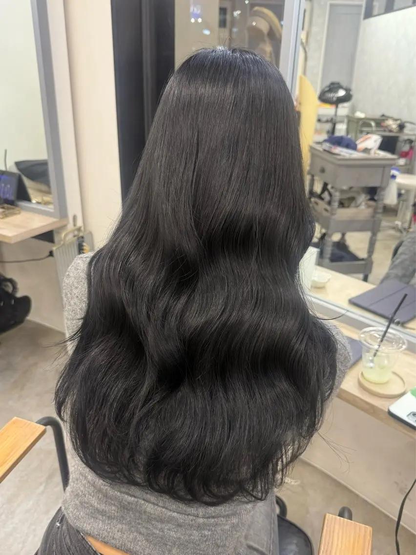 ロング カラー ヘアアレンジ 黒髪 ブルーカラー ブルーブラック カット ヘアカラー トリートメント Himawari♡ 柔らかいカラーのヘアスタイル