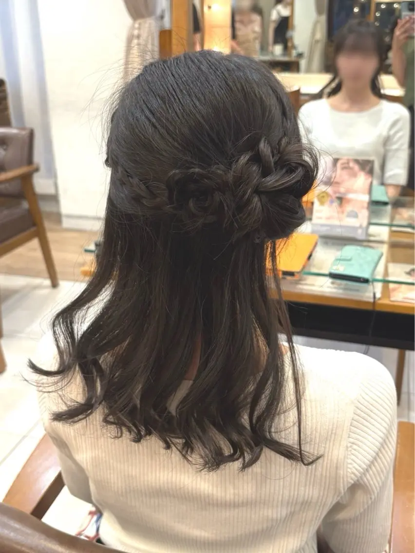 ミディアム ヘアアレンジ ハーフアップ お団子ヘア 🐈‍⬛なおカラーモ デル様募集中🎀のヘアスタイル