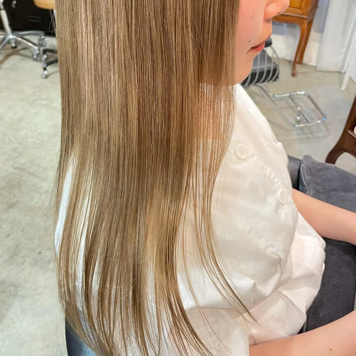 カラー ベージュカラー 谷澤 朋佳のヘアスタイル
