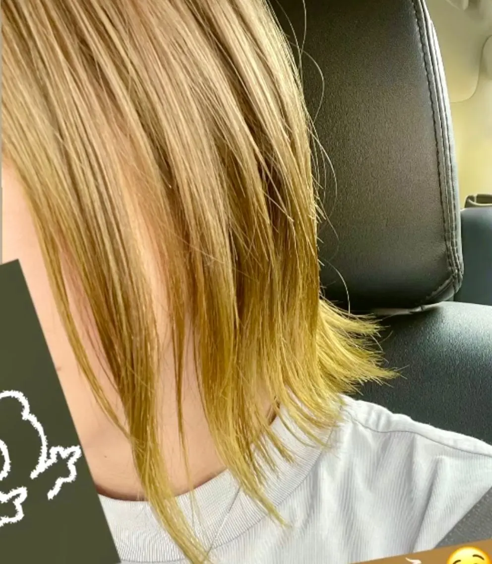 ミディアム イエローカラー Hair...DiA YUNAのヘアスタイル