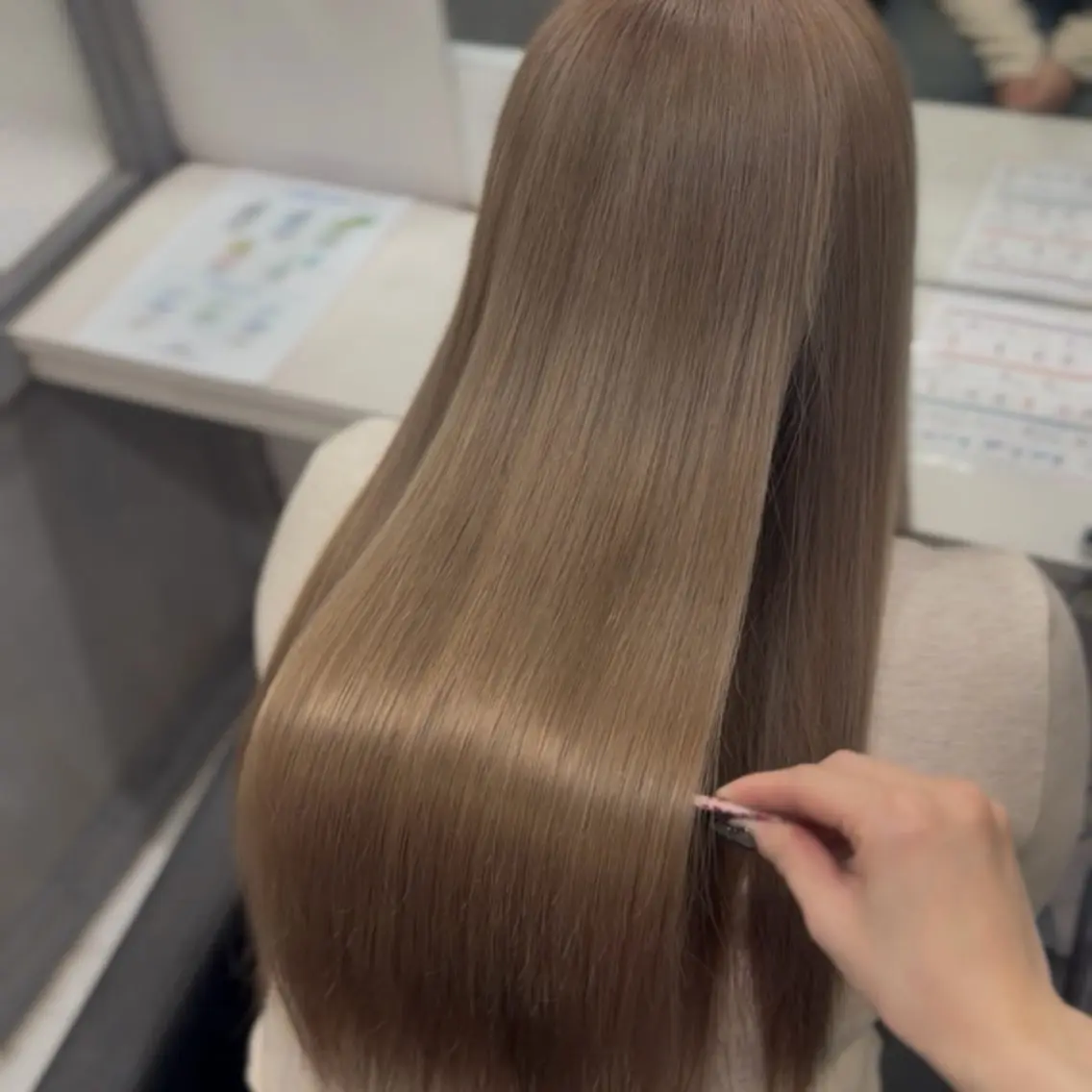 ロング カラー ヘアカラー トリートメント 🦋REISA🦋 エクステ×ハイトーンのヘアスタイル