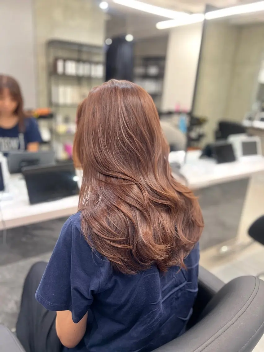 ロング カラー ブリーチ ダブルカラー ブリーチなしカラー レイヤーカット カット ヘアカラー トリートメント 頓所 大昂のヘアスタイル