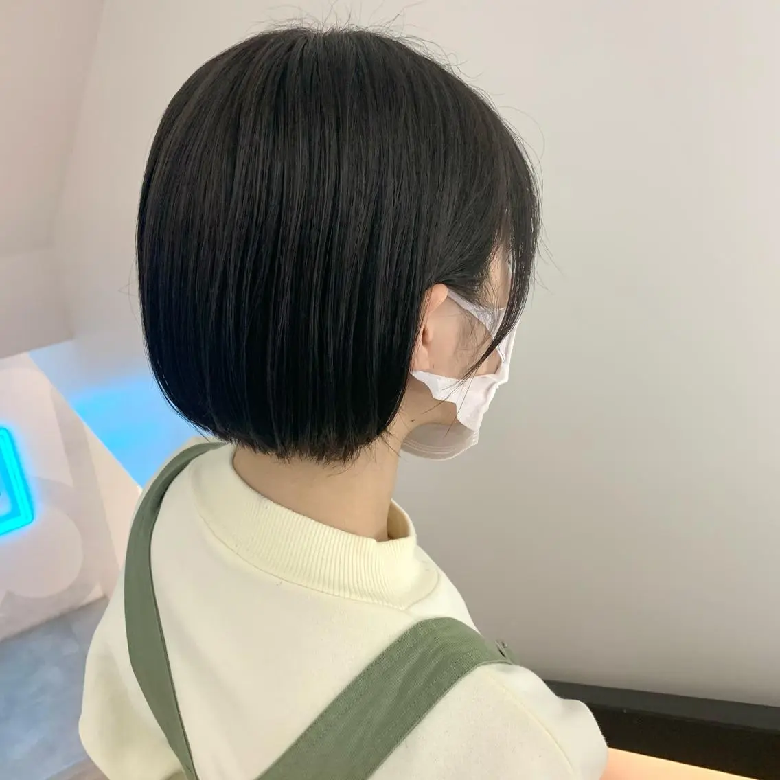 ショート カラー ショートボブ ブリーチ ブルーカラー ブルーグレー ブルーグレージュ カット Kureha/ネイル トレンドヘアのネイルデザイン