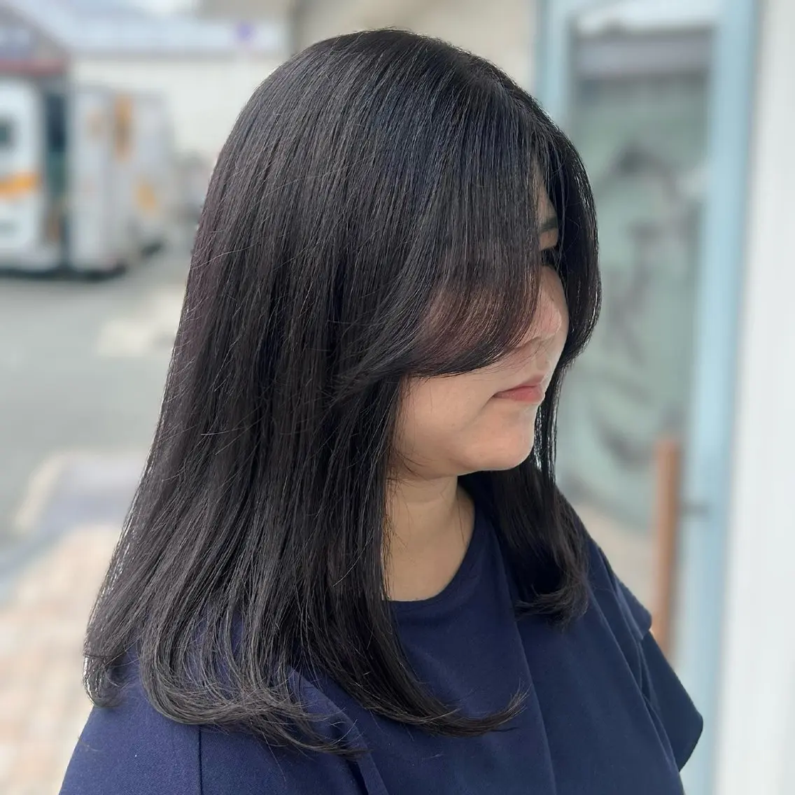 ミディアム カラー グレージュ カット ヘアカラー トリートメント 岡田 杏奈のヘアスタイル