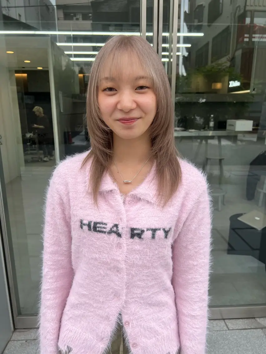 ミディアム カラー ブロンド グレージュ くびれヘア 顔周りカット ハッシュカット カット ヘアカラー トリートメント 吉沢遣人/レイヤー 艶カラー/抜け感のヘアスタイル