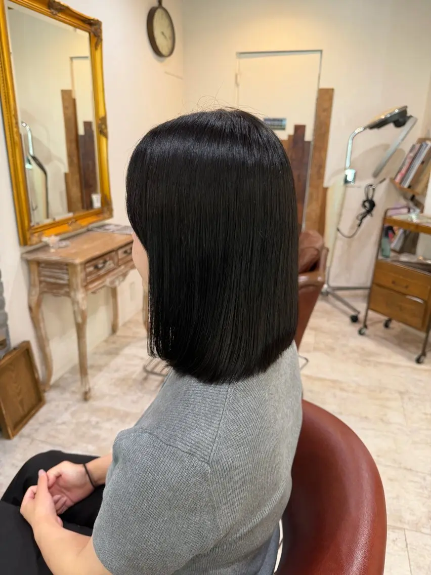 ミディアム ボブ カット ヘアカラー 望月 芽依のヘアスタイル