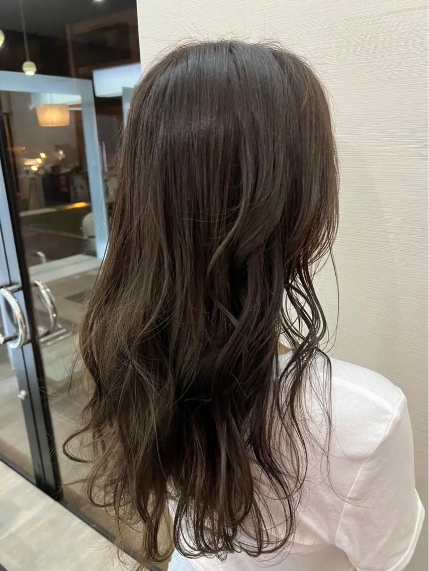 カラー ブリーチ ブリーチなしカラー オリーブカラー ハイトーン/ グレージュ/レイヤーのヘアスタイル