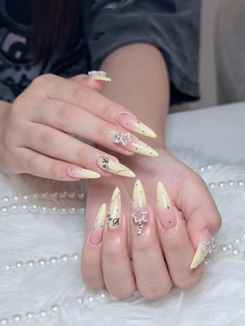 ネイル チークネイル ドット フレンチネイル グラデーション ハート ハンドネイル Julli NailStudioのネイルデザイン