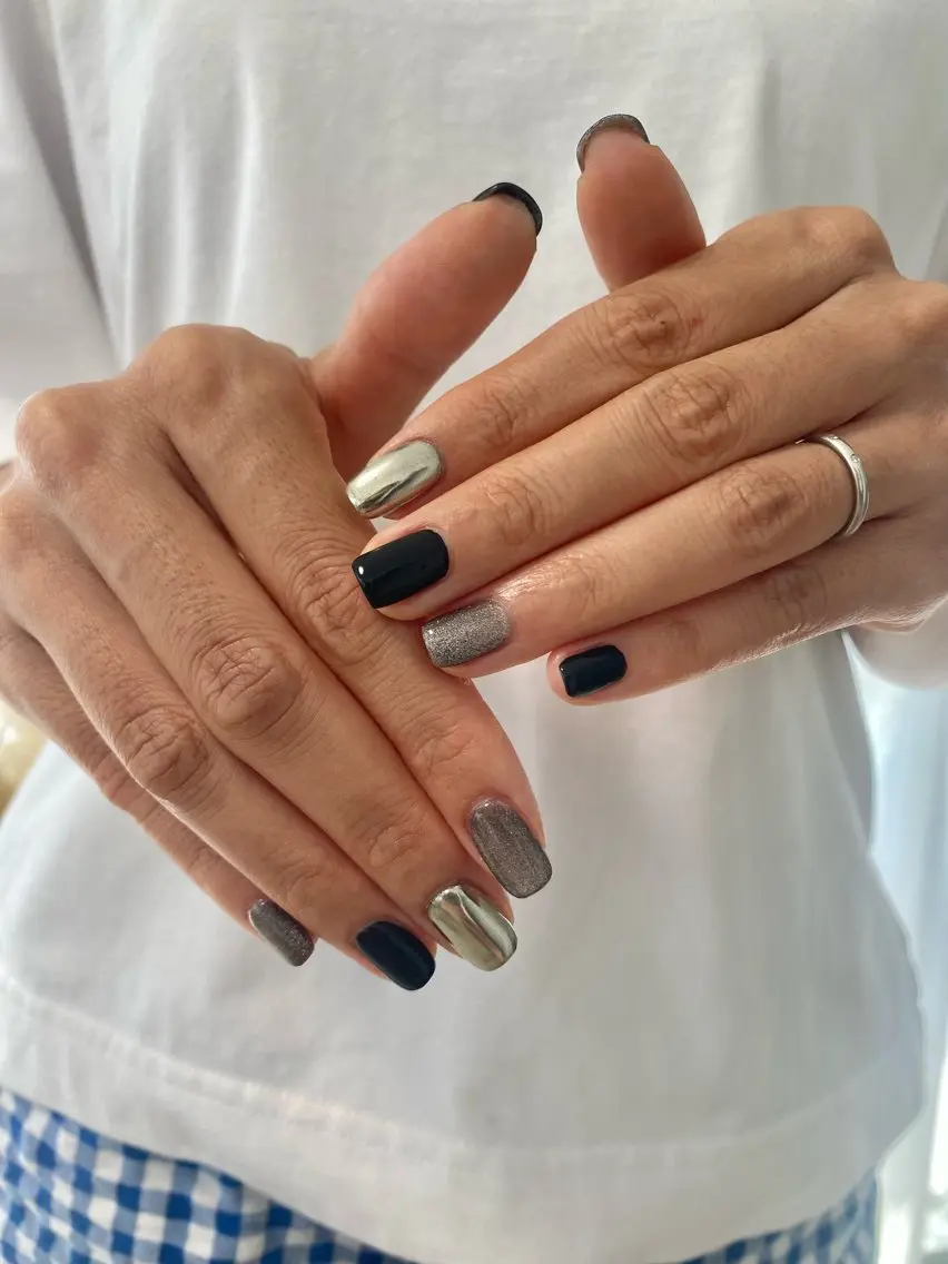 ネイル ミラーネイル シルバー ハンドネイル 苦楽園the she nailのネイルデザイン