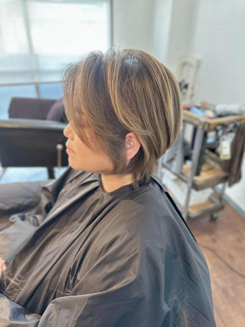 ショート カラー ショートボブ バレイヤージュ ベージュカラー ボブ レイヤーカット カット ヘアカラー トリートメント Luzir⭐︎ GEN⭐︎のヘアスタイル
