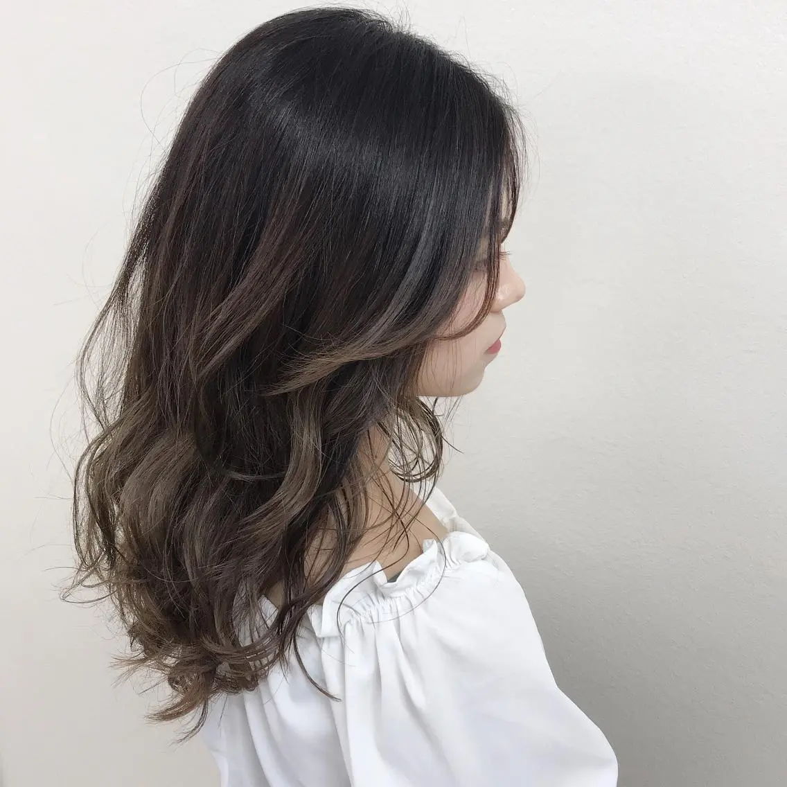 セミロング カラー パーマ 🩵ハイトーン 美咲🩵のヘアスタイル