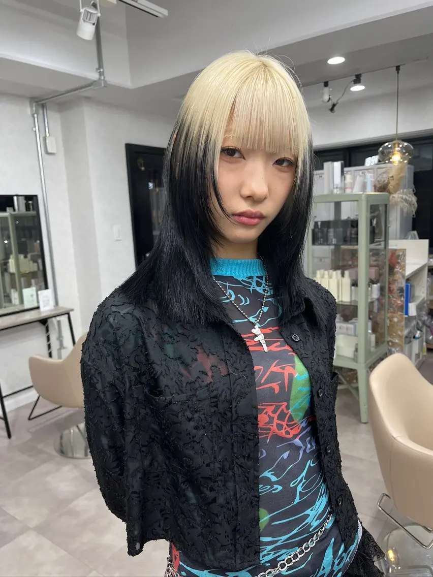 ミディアム カラー ヘアカラー トリートメント ☘️ブリーチ/ハイト ーン/レイヤー/のヘアスタイル