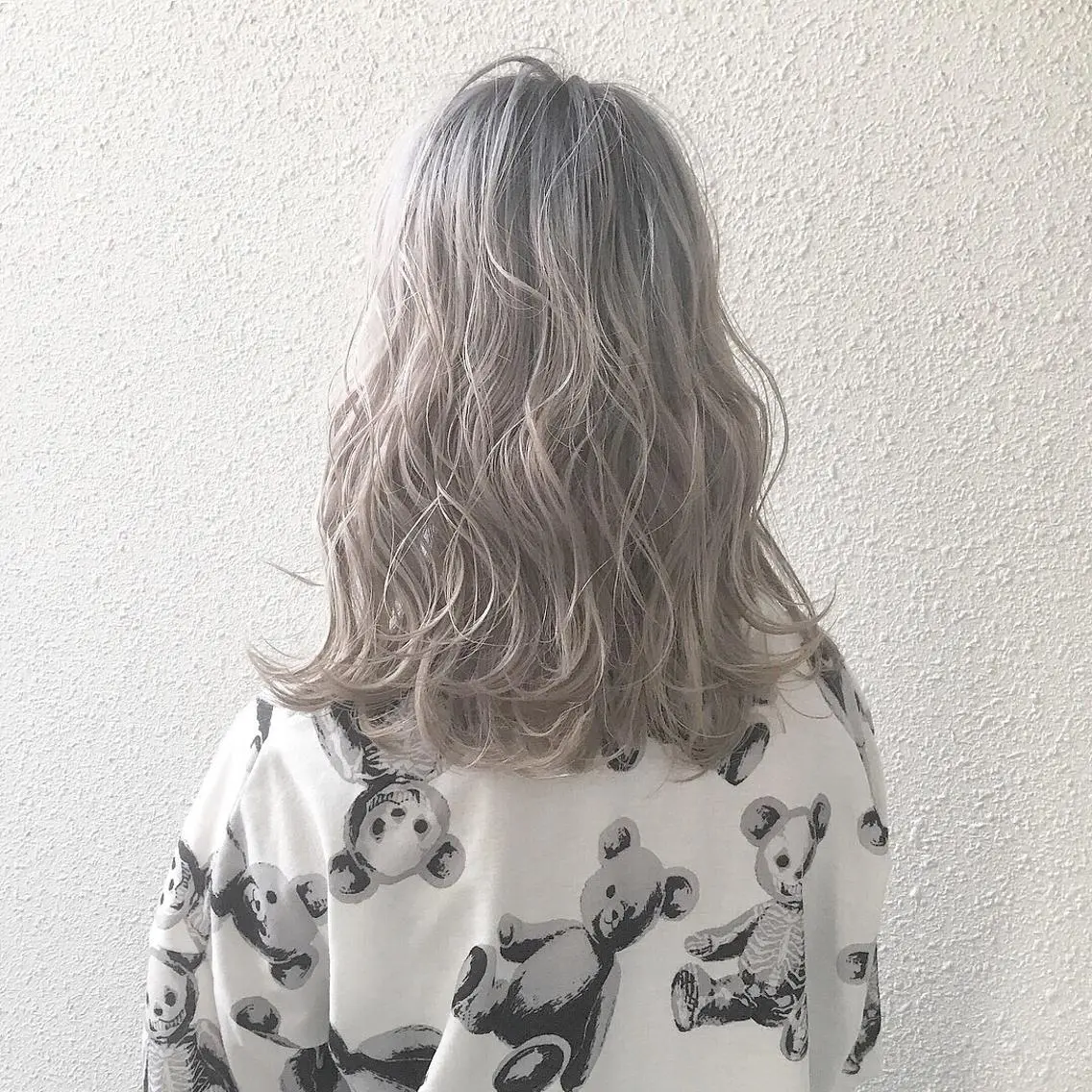 セミロング カラー ブリーチ バイオレットカラー トリートメント カット ヘアカラー トリートメント CHERIEブリーチ ダブルカラー 天神のヘアスタイル
