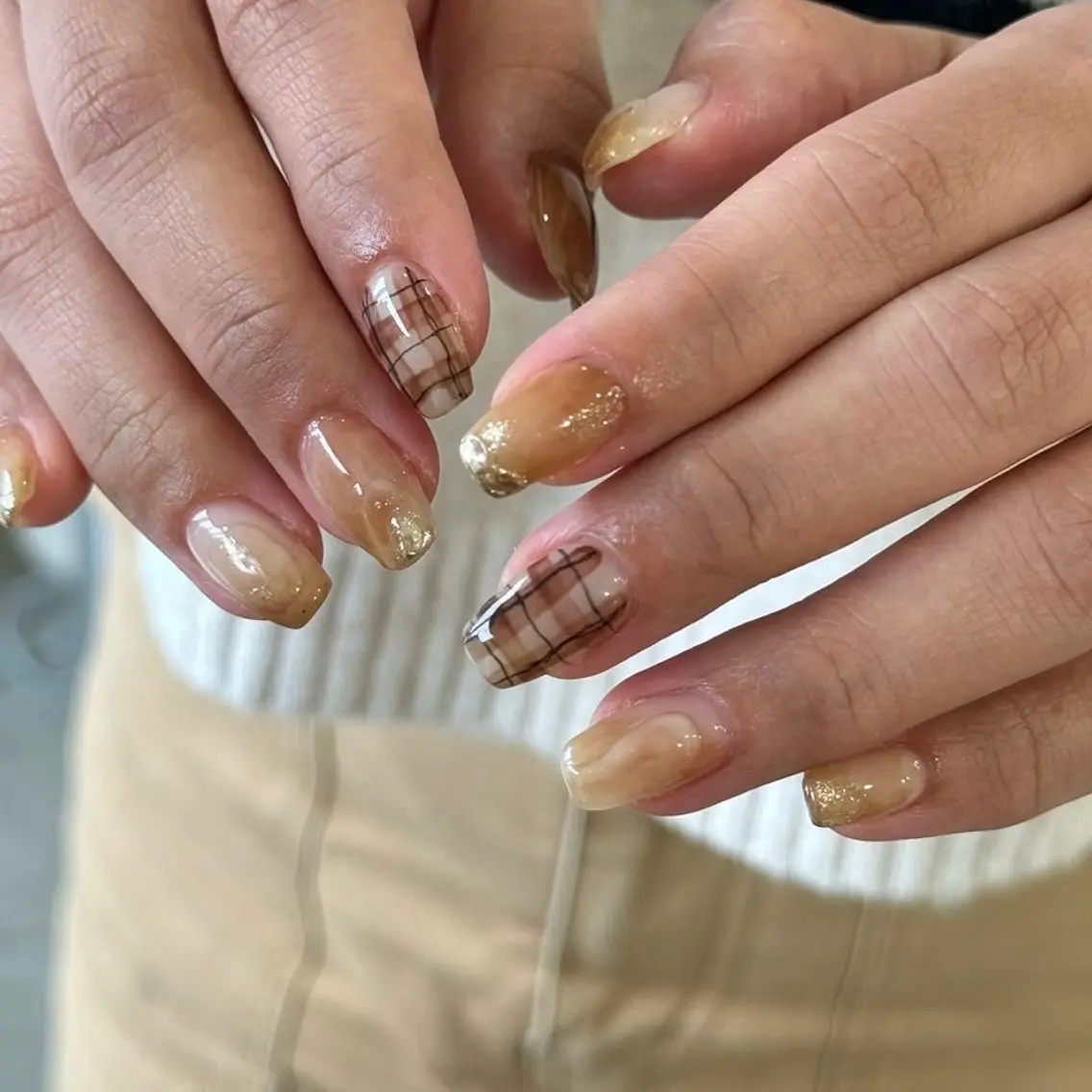 ネイル ブラウン ニュアンスネイル ハンドネイル nail◯ petitnanoのネイルデザイン