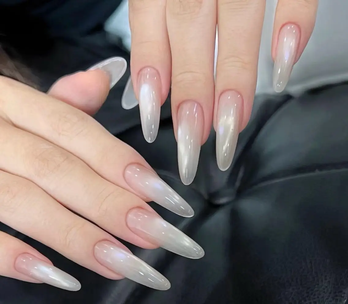 ネイル チークネイル 長さ出し フラワーネイル フレンチネイル ガーリー SunNail池袋駅 ワンホンネイルのネイルデザイン