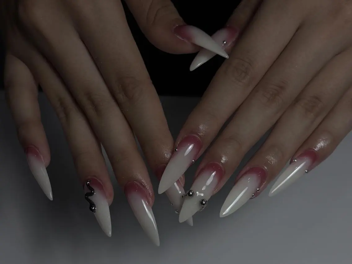 ネイル 長さ出し ジェルネイル 韓国ネイル マグネットネイル 持ち込み Yuu🎀 Belle Nailのネイルデザイン